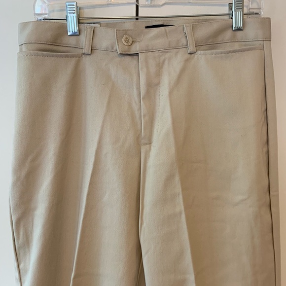 Women’s Dockers Khaki Pants - Picture 2 of 4